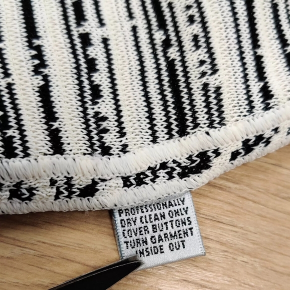 St John Sleeveless Shell Tank Top Sparkly Black Cream Striped Knit Size P - Picture 9 of 11